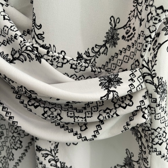 DKNY blouse large. White with black details - Picture 4 of 8